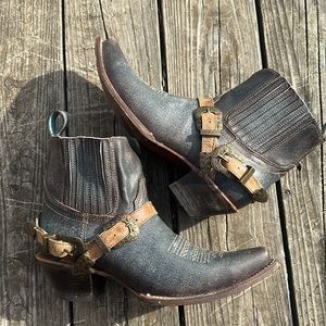 Corral cowgirl/cowboy boots